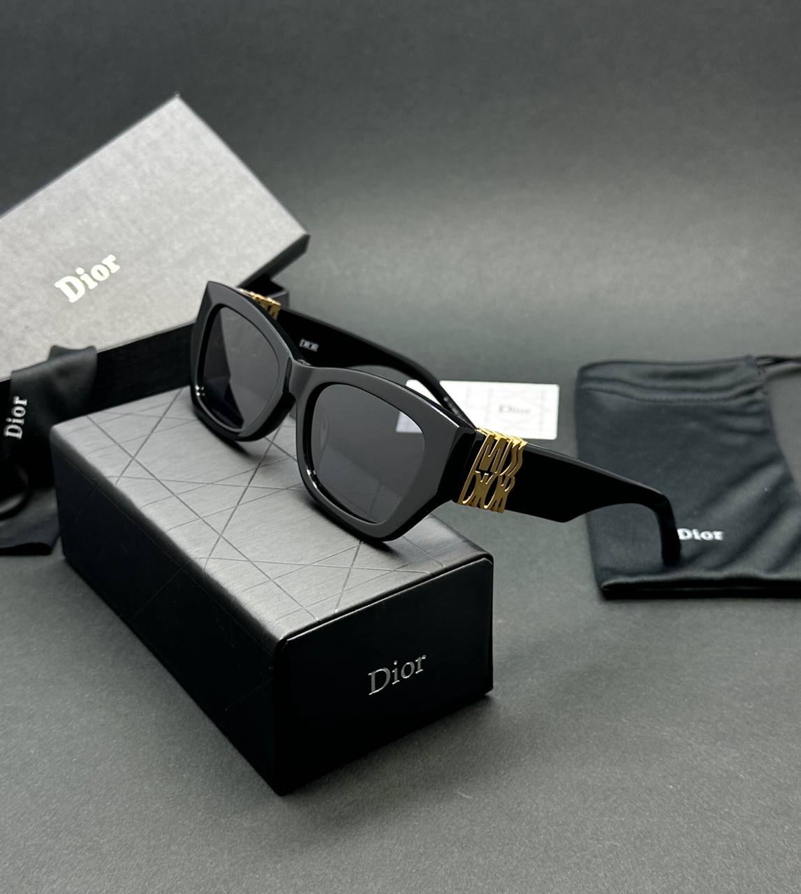 عینک افتابی زنانه دیور اورجینال مشکی