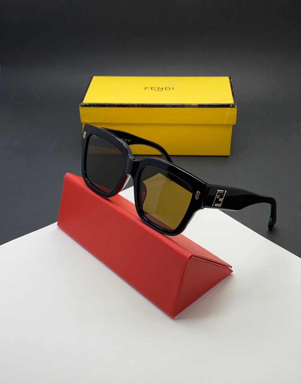 عینک افتابی زنانه فندی اورجینالfe40227