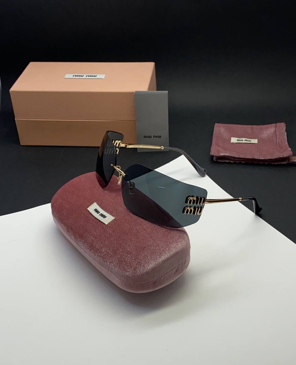 عینک میومیو زنانه اورجینال مشکی بیس دار