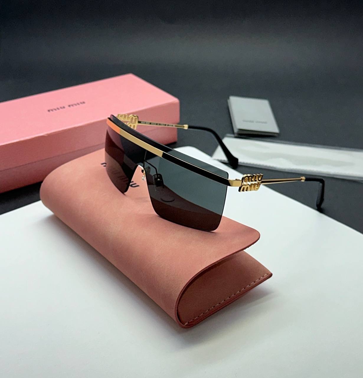 عینک افتابی زنانه میومیو اورجینال smu 50z