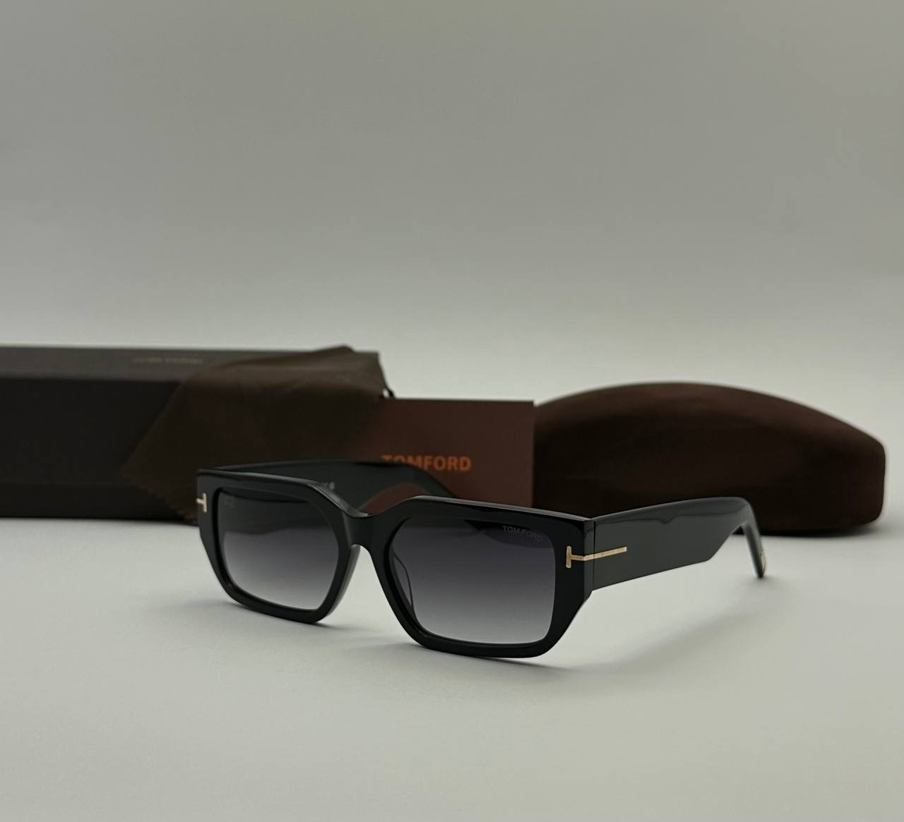 عینک آفتابی تامفورد اورجینالft0989 مشکی