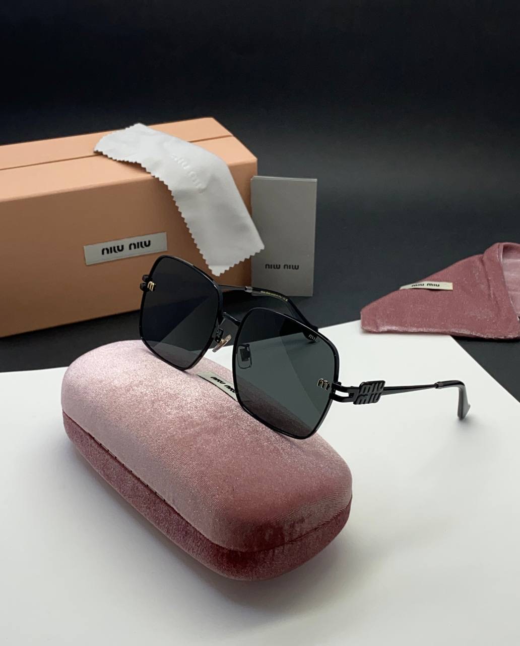 عینک افتابی  زنانه میومیو اورجینال smu73zs