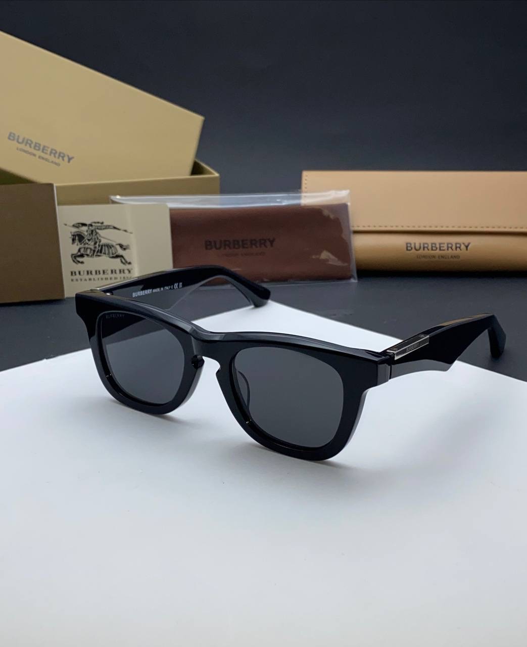 عینک افتابی زنانه بربری اورجینالeb4426u