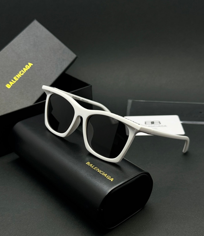 عینک افتابی سفید بالنسیاگا