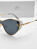 عینک آفتابی زنانه ورساچه مدل گربهای با فریم فلزی طلایی، لوگوی مدوسا و حک Versace روی دستهها، مناسب صورت بیضی، گرد، کشیده و زاویهدار